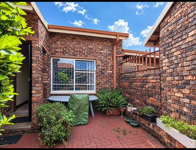 2 BEDROOM TOWNHOUSE FOR SALE IN THREE RIVERS
